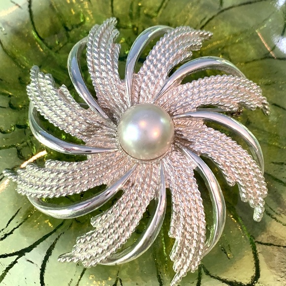 Sarah Coventry Silver Tone Brooch Faux Pearl - Picture 5 of 11